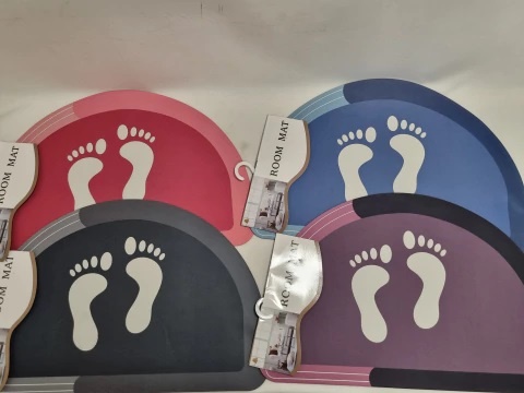 ALFOMBRA BAÑO PVC ESTAMP. CURVA ANTIDESL